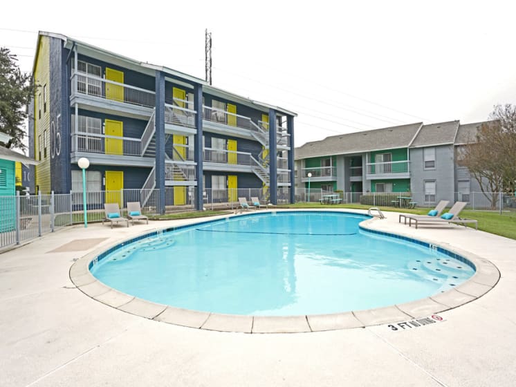 apartments near universal city tx with pool